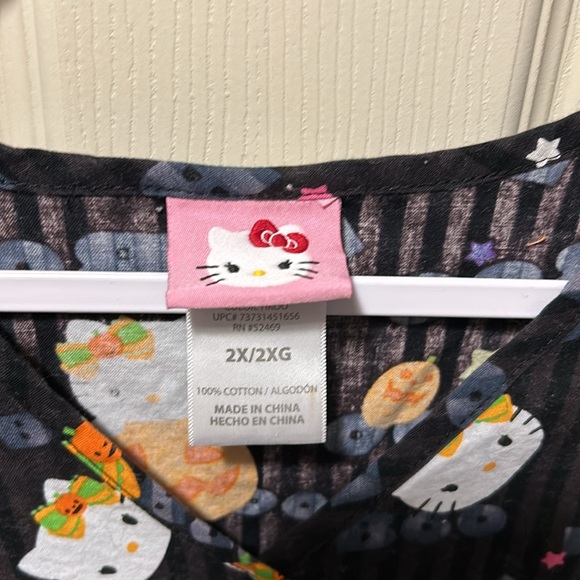 Hello Kitty scrub top 2xl with slant pockets and ruched low back 100% cotton - Picture 2 of 6